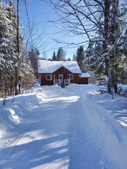Chalet Riviere - Bord De Riviere - Romantique Сент-Алексис-де-Мон Экстерьер фото